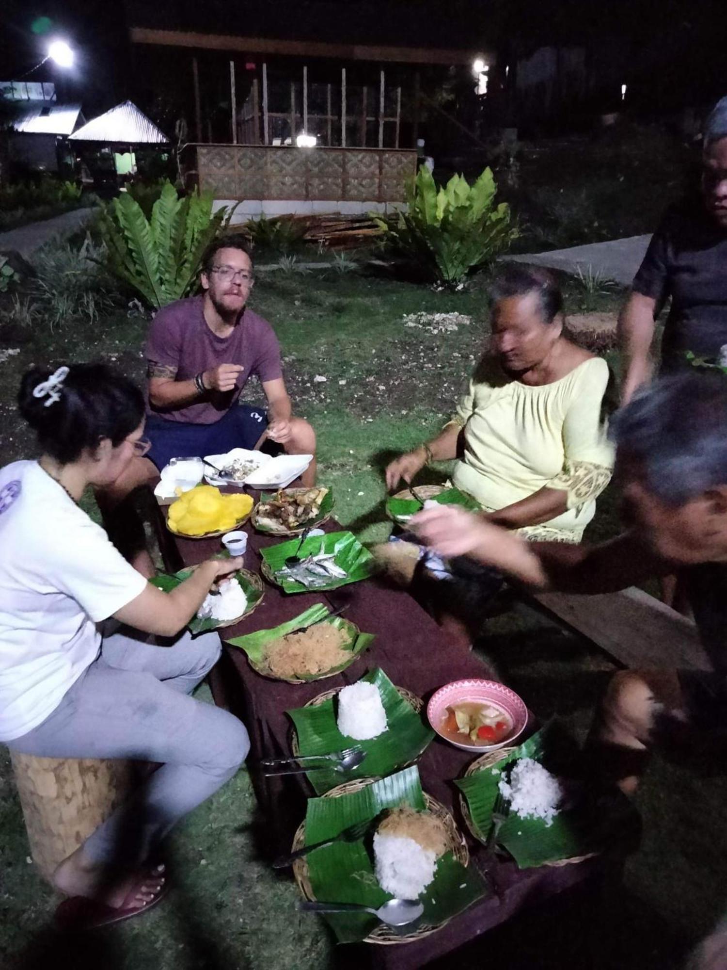 Roca'S Homestay Backpackers Chalet Batuan エクステリア 写真
