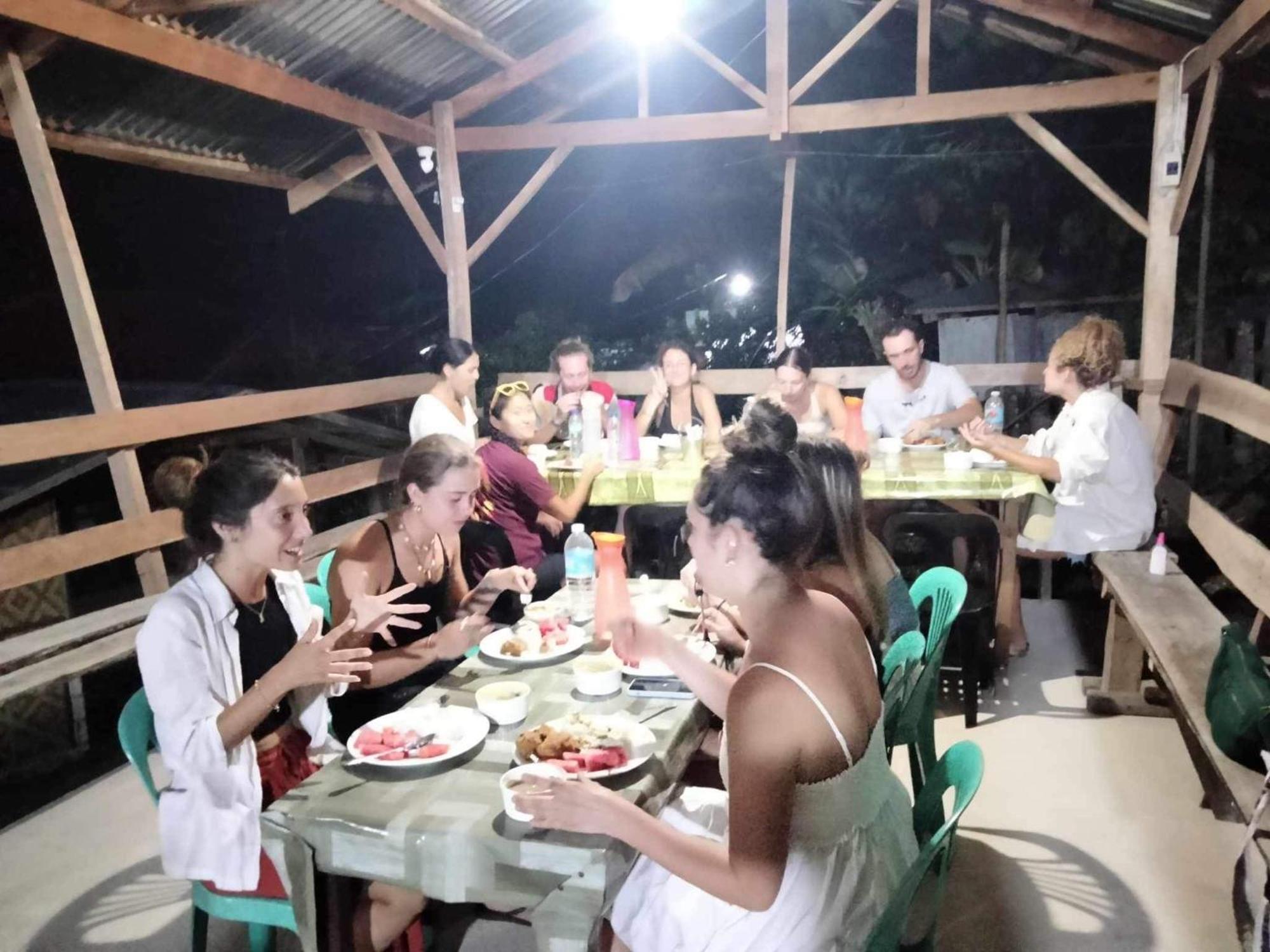 Roca'S Homestay Backpackers Chalet Batuan エクステリア 写真
